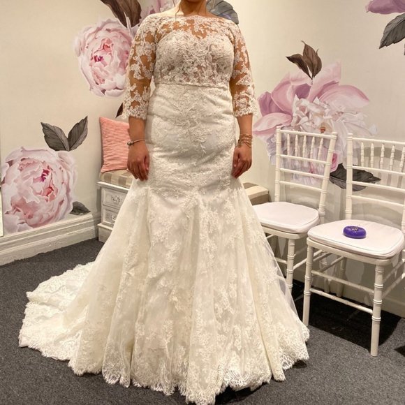 PLUS SIZE PRONOVIAS WEDDIN GOWN! - Picture 4 of 5